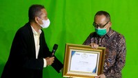 Selain meraih penghargaan tertinggi untuk produk deposito, J Trust Bank baru-baru ini juga meraih penghargaan Best Right of Shareholders dari Indonesian Institute for Corporate Directorship (IICD) atas penilaian praktik tata kelola terhadap 200 emiten di Indonesia. Kedua penghargaan ini merupakan komitmen perseroan dalam mengimplementasikan praktek tata kelola perusahaan yang baik sekaligus menyediakan layanan yang prima kepada nasabah dan pemangku kepentingan.