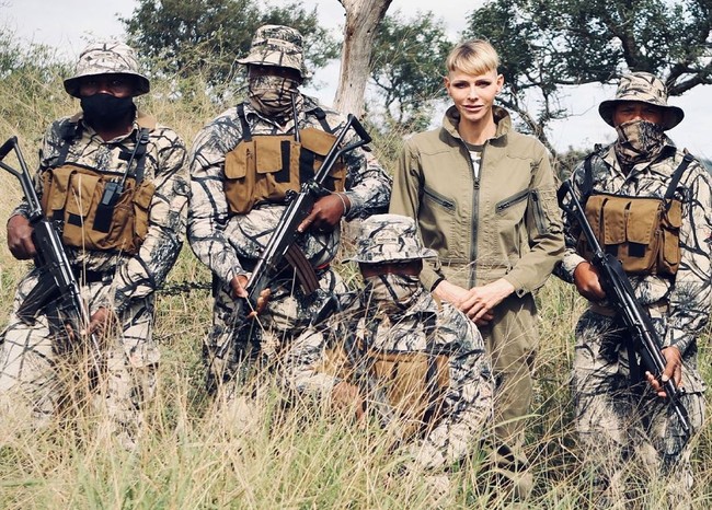 Kini dalam foto-foto terbaru yang diunggah di Instagram, Putri Charlene tampak punya gaya rambut baru yang tak kalah dramatis. Putri Charlene kali ini memilih gaya ala French crop. Foto: Instagram @hshprincesscharle