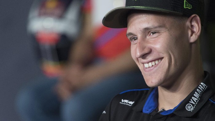 BARCELONA, SPAIN - JUNE 03: Fabio Quartararo of France and Monster Energy Yamaha MotoGP Team  smiles  during the press conference pre-event during the MotoGP of Catalunya - Previews at Circuit de Barcelona-Catalunya on June 03, 2021 in Barcelona, Spain. (Photo by Mirco Lazzari gp/Getty Images)