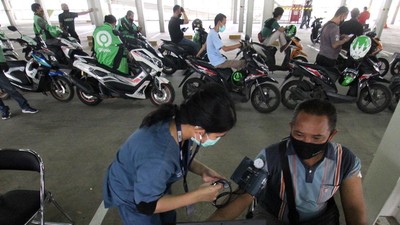 Ratusan Driver Ojol Divaksin COVID-19