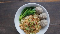 Meskipun sama-sama dari Jawa, mie ayam wonogiri punya racikan bumbu berbeda dengan mie Jawa umumnya. Memakai sedikit rempah yang bikin makin sedap. Resepnya bisa dilihat di sini. Foto: iStock