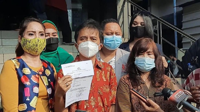 Roy Suryo laporkan Eko Kunthadi dan Mazdjo Pray ke Polda Metro Jaya