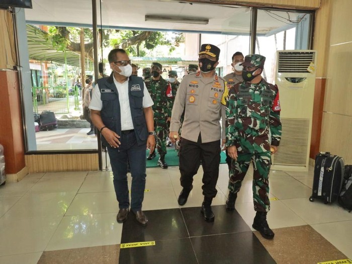 Sebanyak 12.547 pekerja migran Indonesia (PMI) atau TKI pulang ke Jatim mulai 26 April 2021. Mereka melewati serangkaian pemeriksaan yang dilakukan Satgas Repatriasi di Bandara Juanda.