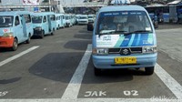 Program Angkot AC yang dicanangkan Pemprov DKI Jakarta itu pun akan dilengkapi dengan teknologi mutakhir seperti AC double-blower, GPS, LED Trayek hingga CCTV.