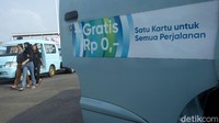 Sementara itu, di masa pandemi COVID-19 seperti saat ini protokol kesehatan juga turut diterapkan di angkot guna mengantisipasi menyebarnya virus Corona.