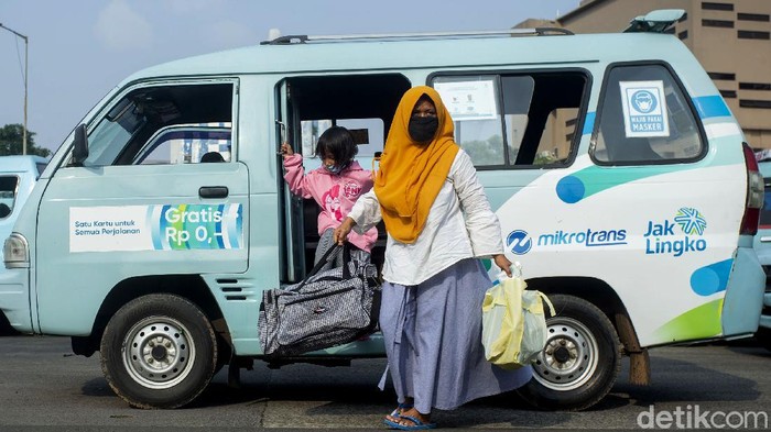JakLingko bekerja sama dengan Suzuki Indonesia hadirkan angkutan kota ber-AC di Ibu Kota. Kehadiran angkot AC itu diharapkan beri rasa nyaman bagi penumpang.