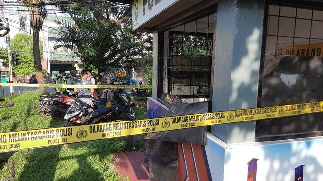 TKP penusukan polisi di Palembang (Syahbana-detikcom)