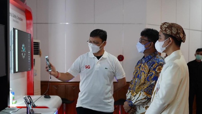 Walikota Solo Gibran Rakabuming Saat Peluncuran 5G di Solo dengan Menkominfo Johnny G Plate