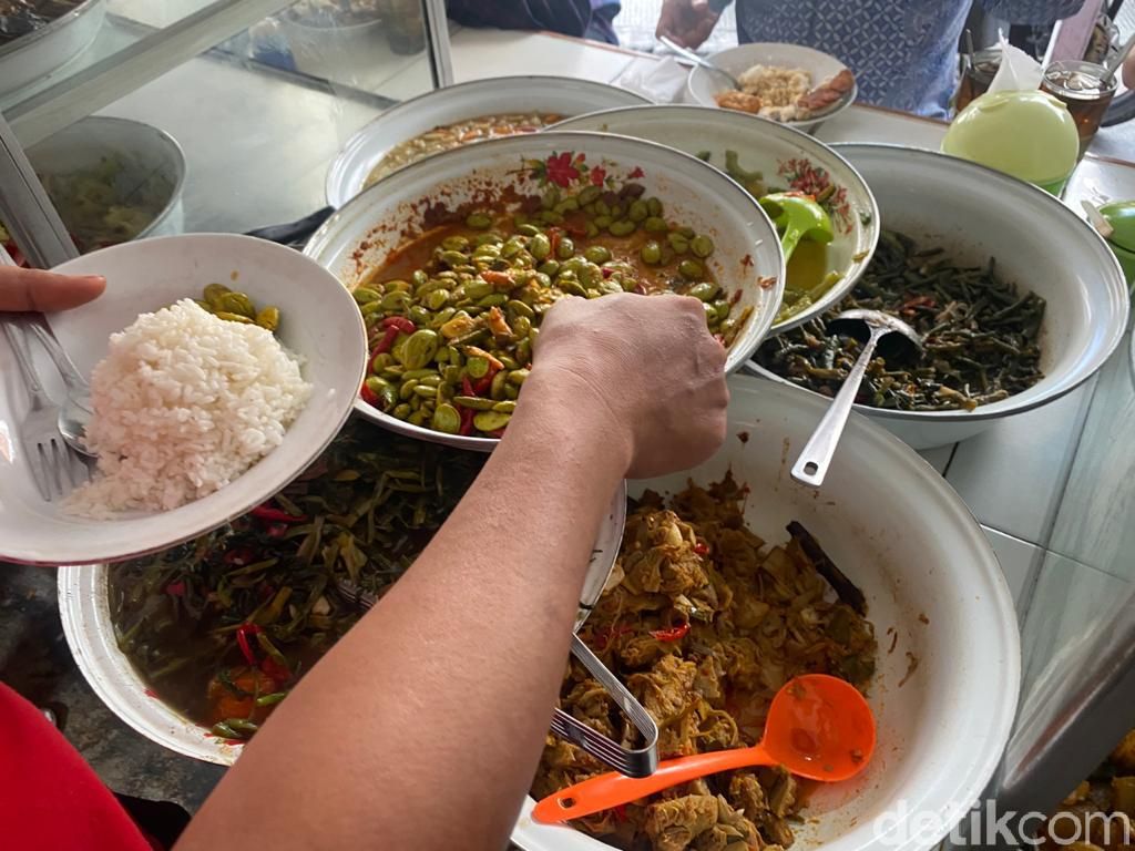 Warteg Gang Mangga, Warteg Legendaris di Jakarta yang Buka Selama 24 Jam