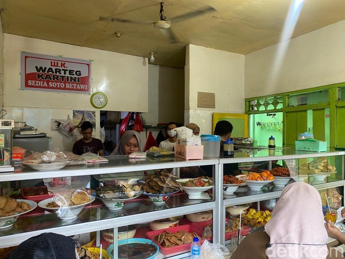 Warteg Kartini, Warteg Enak Murah Meriah yang Punya 50 Lauk Lebih Warteg Kartini, Warteg Enak Murah Meriah yang Punya 50 Lauk Lebih