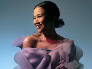 Ekspresi Yura Yunita Lihat Wajahnya Mejeng di Times Square NY