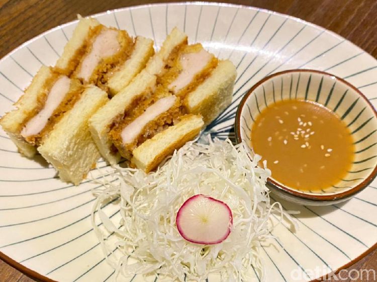 Renyah Juicy Sandwich ala Jepang Isi Beef Katsu