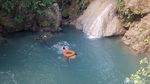 Foto Air Terjun Mini dan Kolam Renang Cantik dari Majene