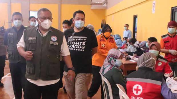 Bupati Sukabumi Marwan Hamami Kawal Vaksinasi Lansia