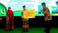 PT Bank Tabungan Negara (Persero) Tbk memberikan bantuan kepada Pondok Pesantren Tebuireng untuk pemanfaatan sarana dan prasarana di lingkungan pondok pesantren. Direktur Utama Bank BTN Haru Koesmahargyo menyerahkan bantuan senilai Rp250.000.000,- dan diterima langsung oleh pengasuh pondok pesantren Tebuireng KH Abdul Hakim Mahfudz di Jombang, Jawa Timur, Sabtu (5/6). 