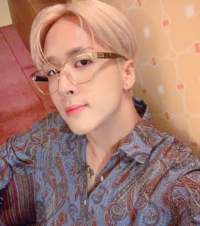 Galeri Ravi VIXX Intip Gaya Keren Ravi 'VIXX' Saat Hangout Bersama Teman-Teman