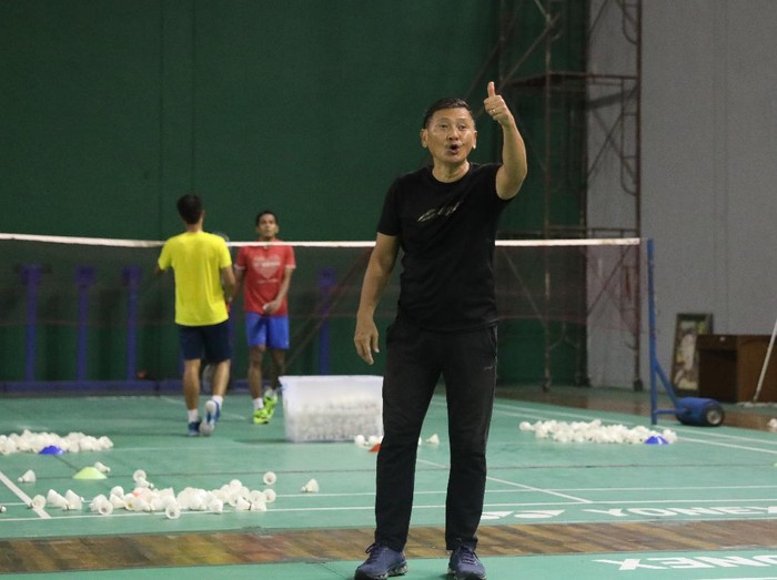 Pelatih tunggal putra Hendry Saputra