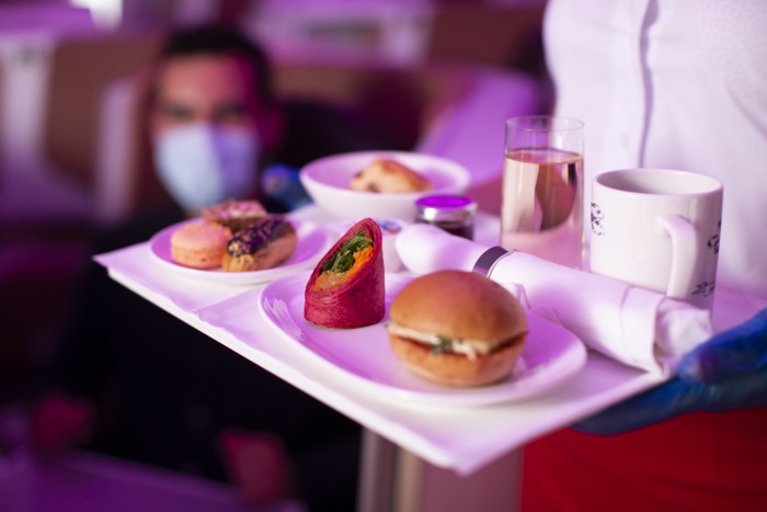 Ini Sebabnya Makanan Pilot dan Co Pilot di Pesawat Selalu Berbeda Menunya