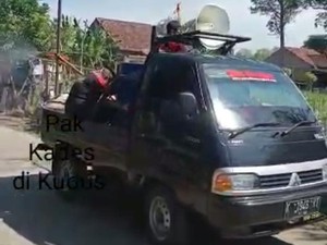 Viral Kades di Kudus Keliling Hingga Frustasi Imbau Warga Taat Prokes