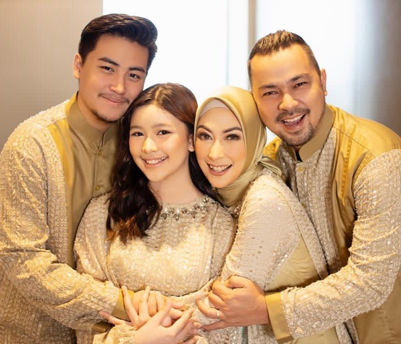 Keluarga Annisa Trihapsari dan Sultan Djorghi