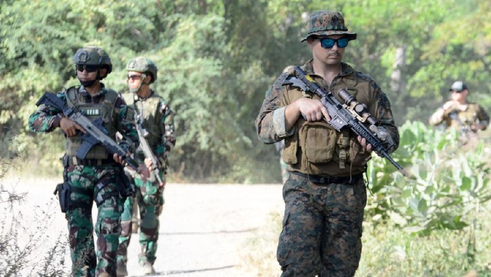 Prajurit Intai Amfibi (Taifib) Korps Marinir TNI AL dan United States Marines Corps (USMC) Reconnaissace Unit, yang terlibat dalam latihan bersama Reconex 21-II.