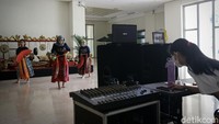 Para peserta menhgikuti kegiatan ini dengan sangat antusias.