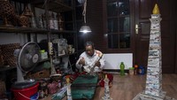 Kerajinan miniatur tersebut dijual dari harga Rp50 ribu hingga Rp250 ribu tergantung ukuran.