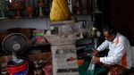 Keren! Miniatur Monas Dibuat dari Koran Bekas Lho