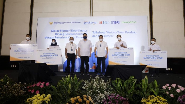 Dialog seru bersama Menteri Koordinator Bidang Perekonomian RI dengan Penerima Kartu Prakerja di Bandung.