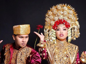 Mumuk Gomez Jawab Tudingan Plagiat Busana Pengantin Billar-Lesti dan Atta-Aurel