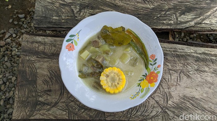 Nyantai Sambil Makan Sayur Lodeh hingga Urap Daun Pepaya Enak di Kuningan