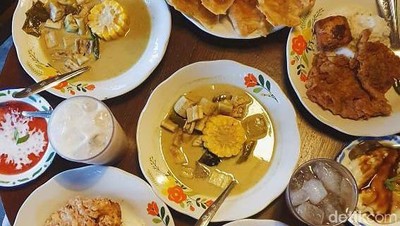 Makan Sayur Lodeh dan Urap Daun Pepaya Sedap di Kuningan