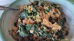 Makan Sayur Lodeh dan Urap Daun Pepaya Sedap di Kuningan