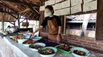 Makan Sayur Lodeh dan Urap Daun Pepaya Sedap di Kuningan