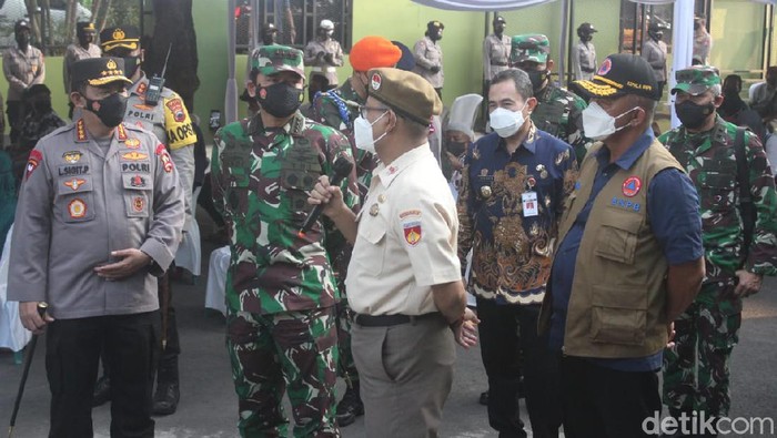 Panglima TNI-Kapolri kunjungi Pati, 5/6/2021