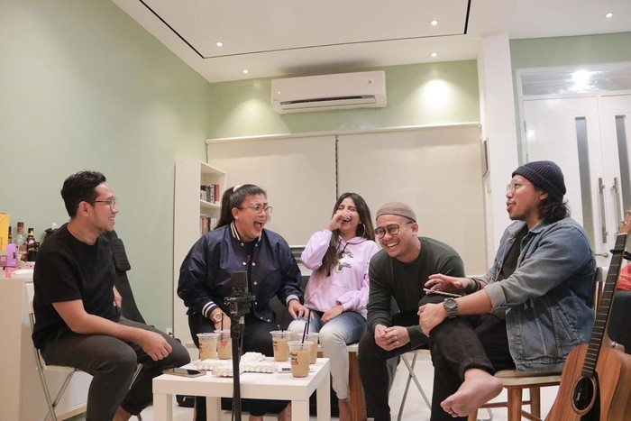 Penggemar Berat Kopi, Nowela Idol Tak Pernah Bisa Lepas dari Secangkir Kopi