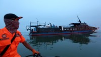Para pengungsi tersebut masih berada di Pulau Idaman.