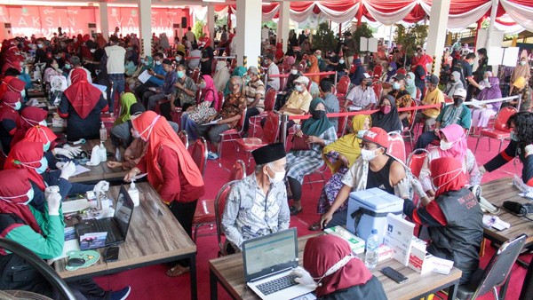 1.000 Lansia Ikuti Vaksinasi di Hari Lanjut Usia Nasional