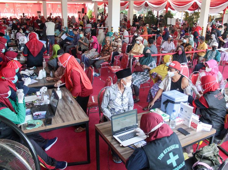 1.000 Lansia Ikuti Vaksinasi di Hari Lanjut Usia Nasional