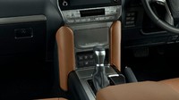 Sementara untuk konfigurasi tujuh kursi dengan mesin diesel harganya sebesar 5,11 juta Yen atau setara Rp 665 juta.  Foto: Dok. Toyota