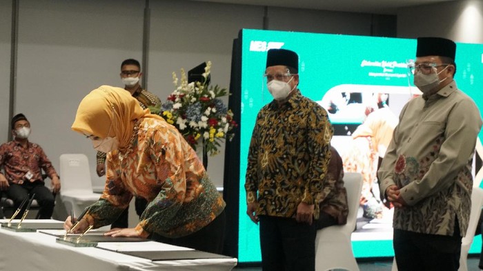 Upaya Membangun 1.000 Petrashop di Wilayah Pesantren Pertamin melakukan kerja sama dengan Perkumpulan Masyarakat Ekonomi Syariah (MES) dalam pengembangan bisnis Pertamina Shop (Pertashop).