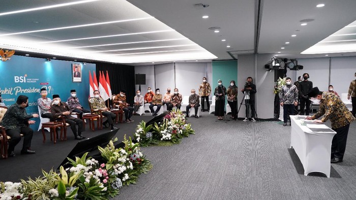 Upaya Membangun 1.000 Petrashop di Wilayah Pesantren Pertamin melakukan kerja sama dengan Perkumpulan Masyarakat Ekonomi Syariah (MES) dalam pengembangan bisnis Pertamina Shop (Pertashop).