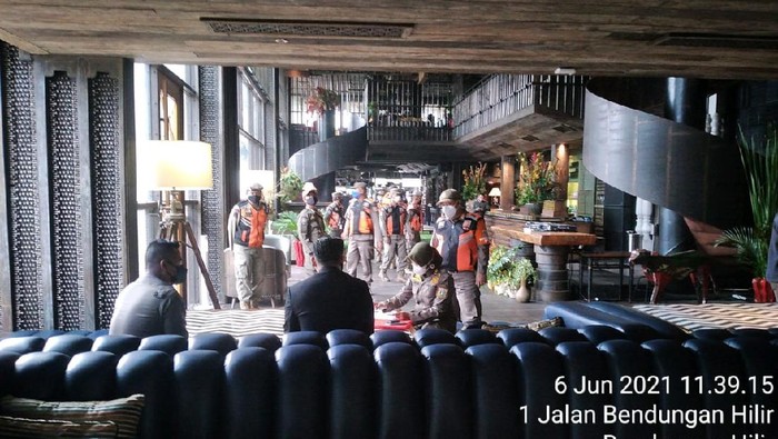 Caspar Jakarta ditutup sementara dan didenda imbas kerumunan