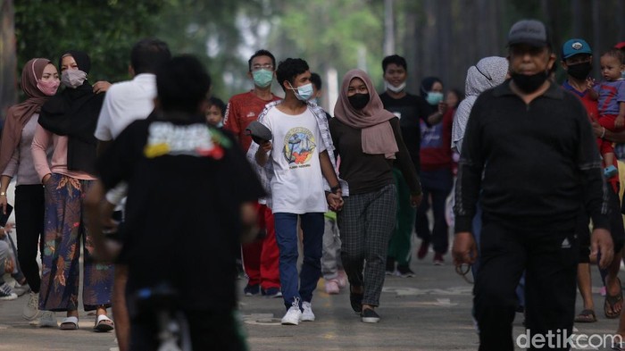 Duh, BKT Ramai Banget Banjir Kanal Timur (BKT) menjadi wadah bagi warga untuk beraktivitas seperti; berolahraga dan lain-lain.