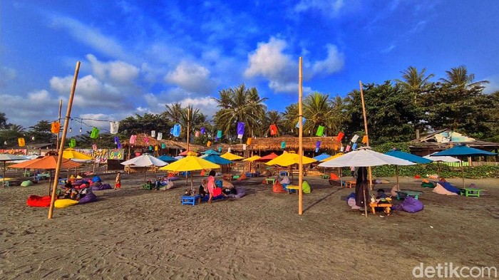 Siapa sangka, pemandangan dan pengalaman eksotis Bali bisa dinikmati di Palabuhanratu, Sukabumi, Jawa Barat. Penasaran?