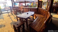 Di masa pandemi, BMB Cafe menerapkan protokol ketat dengan mengecek suhu tubuh pengunjungnya. Selain itu kewajiban mencuci tangan dan hand sanitizer juga diterapkan kepada setiap pengunjung.