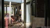 Sebab jika banjir, kawasan Kebon Pala di Kampung Melayu ini bisa terendam sampai 2 meter. Proyek ini ditargetkan rampung dalam waktu dekat. Gubernur DKI Jakarta Anies Baseman direncanakan meninjau rumah panggung Kampung Melayu saat selesai.