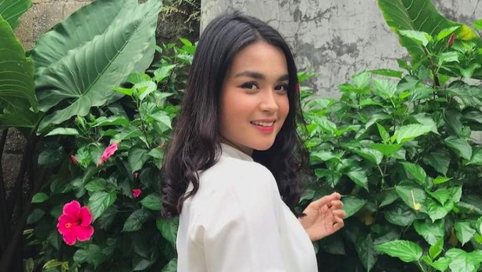 Hanna Kirana Hanna Kirana adalah pengganti Lea Ciarachel di sinetron Suara Hati: Zahra