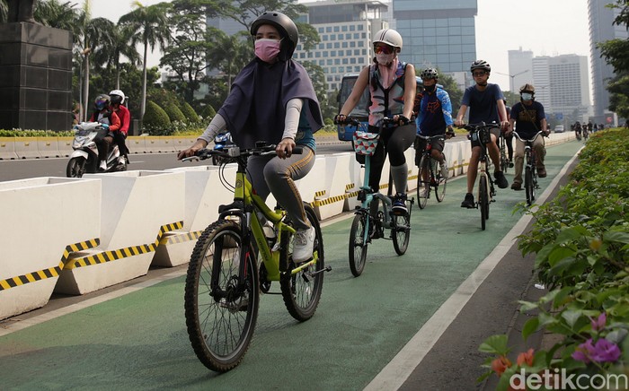 Gubernur DKI Jakarta Anies Baswedan berencana menambah panjang lintasan jalur sepeda di Ibu Kota. Penasaran?