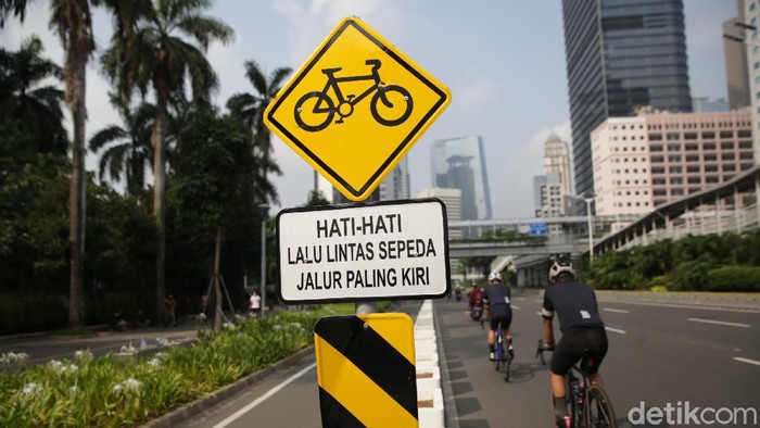 Ibu Kota Bakal Punya Jalur Sepeda 170 Km Tahun Ini Gubernur DKI Jakarta Anies Baswedan berencana menambah panjang lintasan jalur sepeda di Ibu Kota. Penasaran?